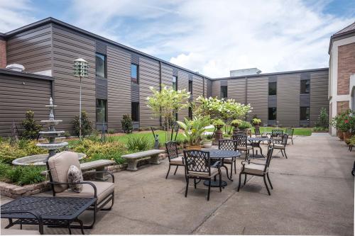 Chateau de Notre Dame Assisted Living's Courtyard