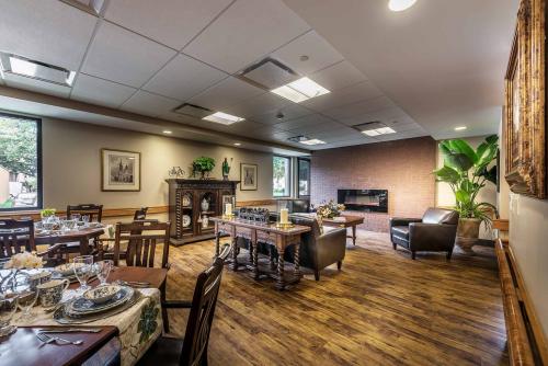 Chateau de Notre Dame's Dining Room