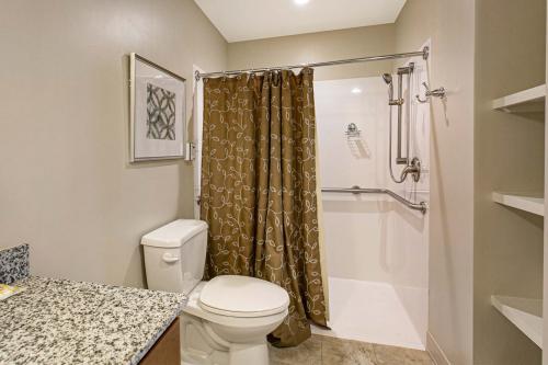 St. Anthony Gardens' Bathroom